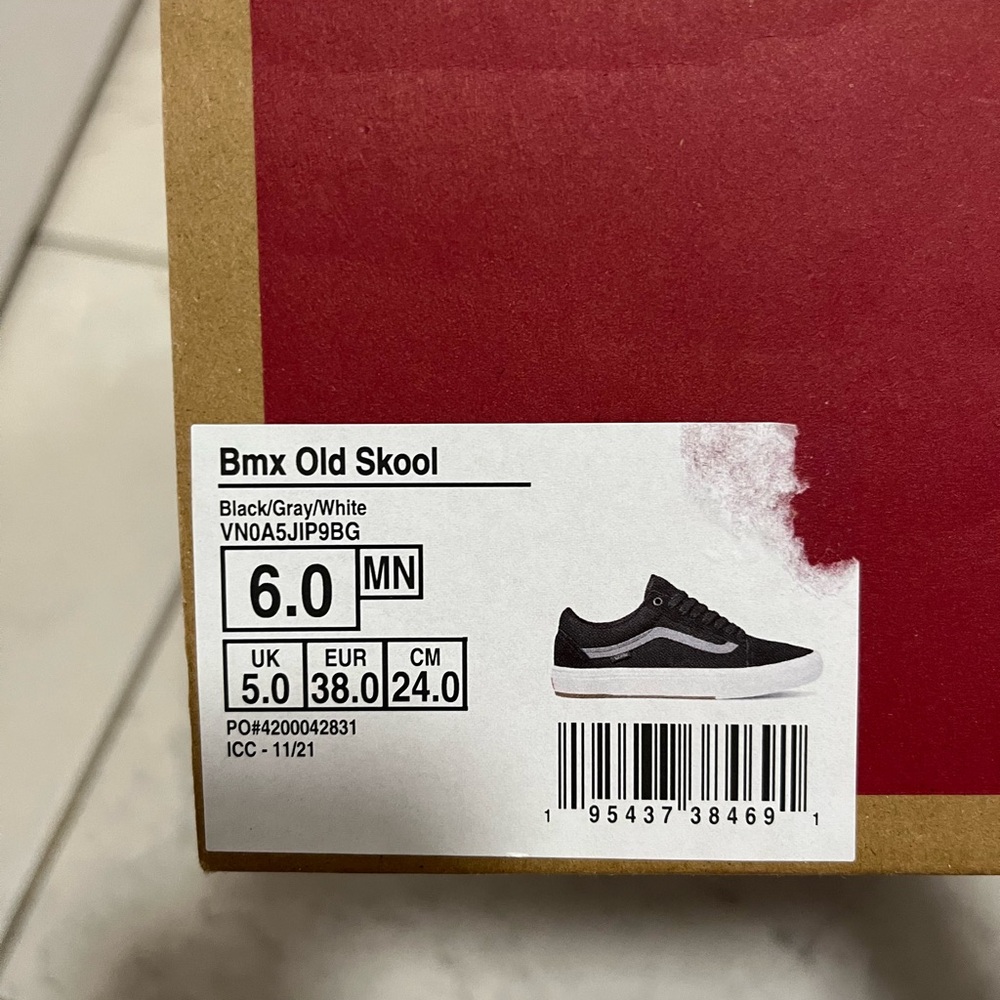 Brand new Vans old skool shoes